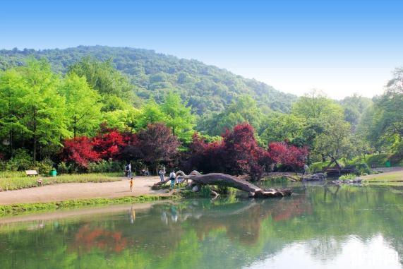 八月去杭州热吗 八月去杭州穿什么衣服 夏天去杭州旅游带什么 八月去杭州热吗 八月去杭州穿什么衣服 夏天去杭州旅游带什么