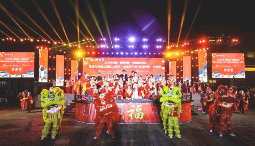 非遗市集聚年味 欢乐迎新在鹰潭